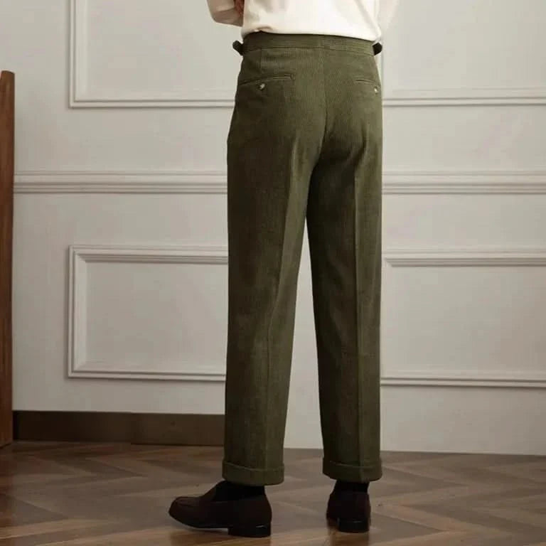 Tailored men's corduroy trousers, classic fit, high-waisted, comfortable cotton with adjustable waist.