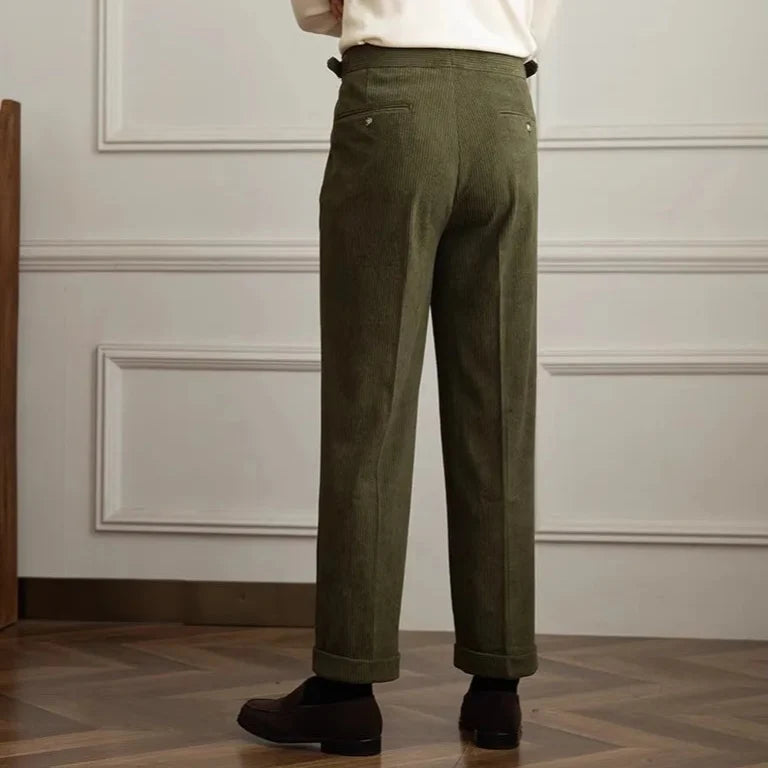 Tailored men's classic trousers, high-waisted and pleated, perfect for a smart casual or office look.
