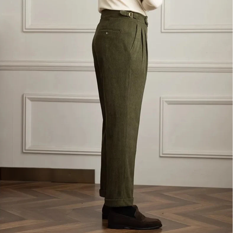Comfortable men's fashion: high-waisted pleated pants with a classic design for work or daily wear.