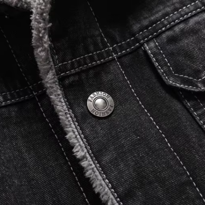 Men's fall jacket: classic insulated trucker style, perfect for a modern layered look.