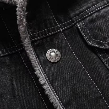 Men's fall jacket: classic insulated trucker style, perfect for a modern layered look.