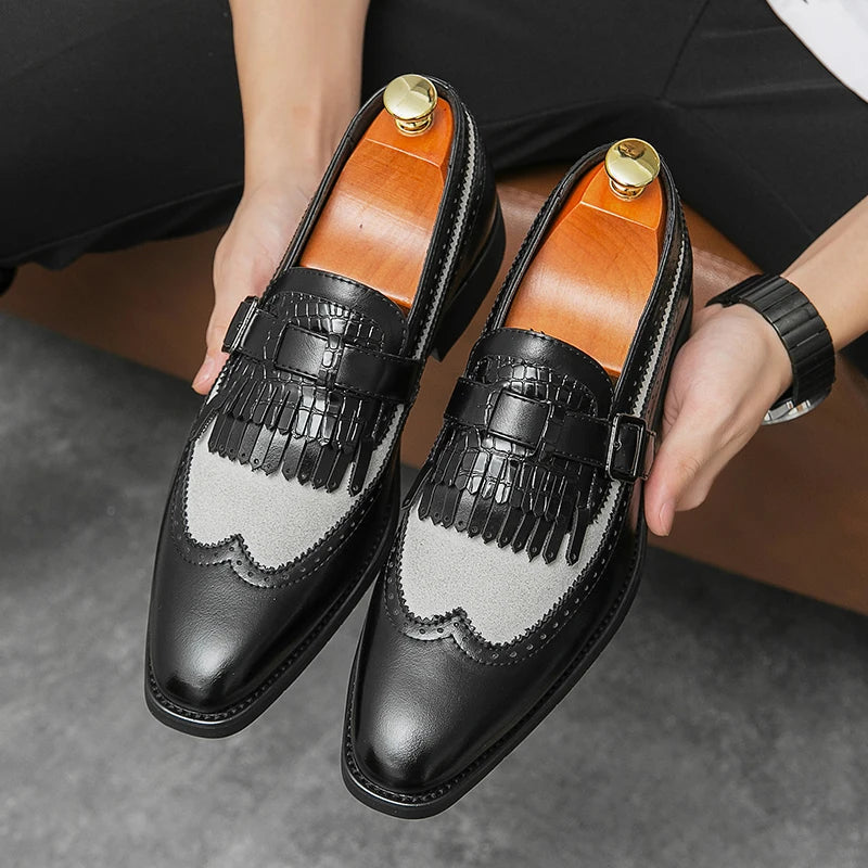 Stylish men's wingtip brogue slip-on loafers featuring a sophisticated fringe design.