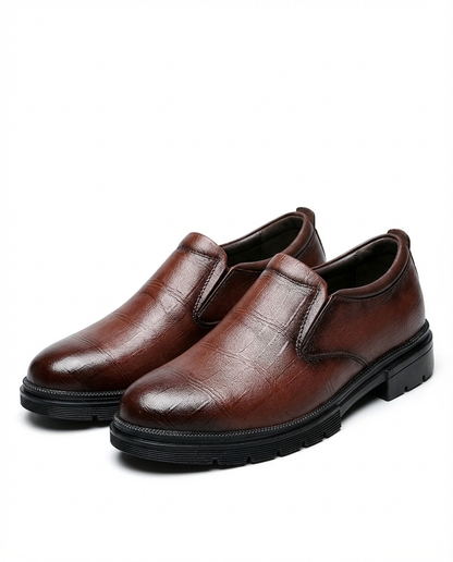 Men's classic leather loafers. All-day comfort & enduring style. Versatile for formal or casual outfits. Durable slip-on design.