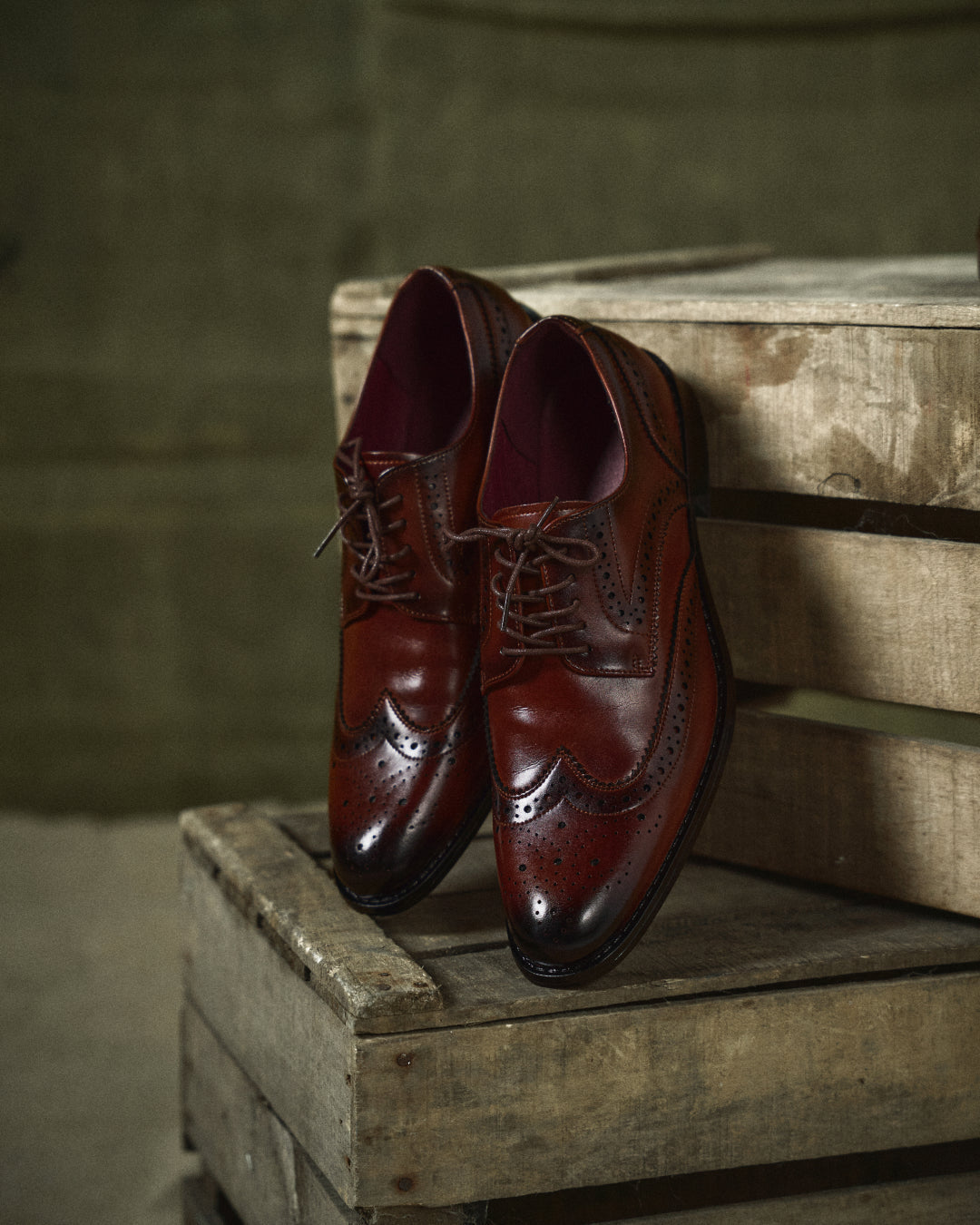 Detailed broguing on men's leather Oxford shoes, showcasing classic style and craftsmanship.