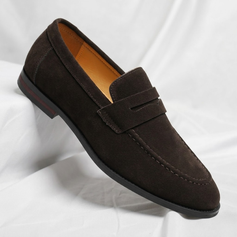 All-day comfortable men's classic penny loafers, ideal for walking and stylish everyday wear. Easy slip-on.