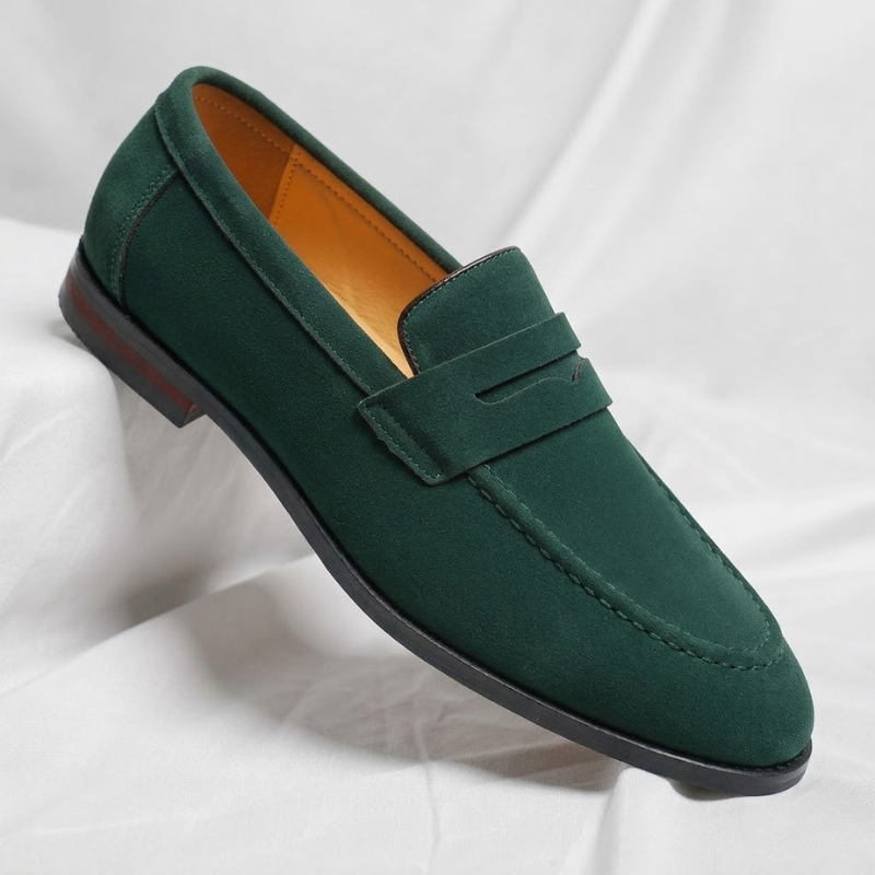 Casual yet stylish men's penny loafers for everyday comfort. Classic slip-on design, great for any occasion.