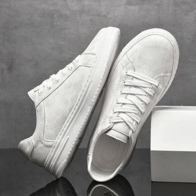 Durable rubber sole of men's classic leather sneakers, designed for everyday comfort & grip. Classic.