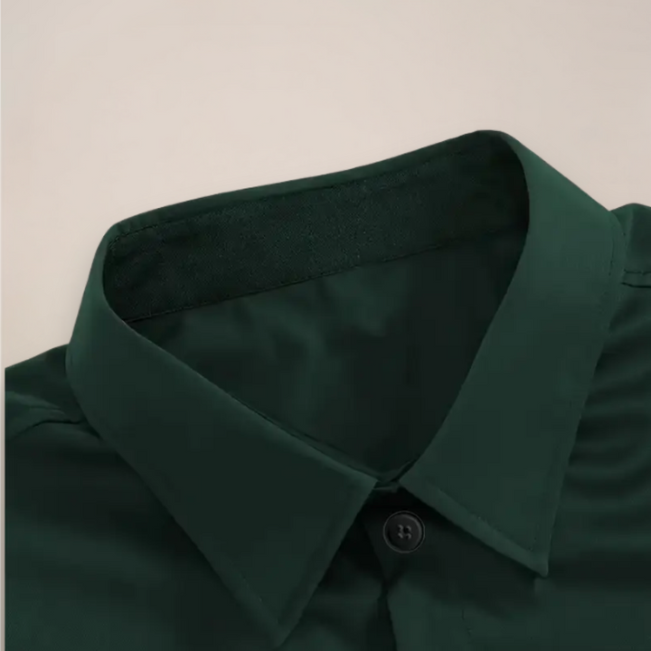 Men's comfortable long-sleeve shirt, notched collar design, suitable for smart casual & business outfits.