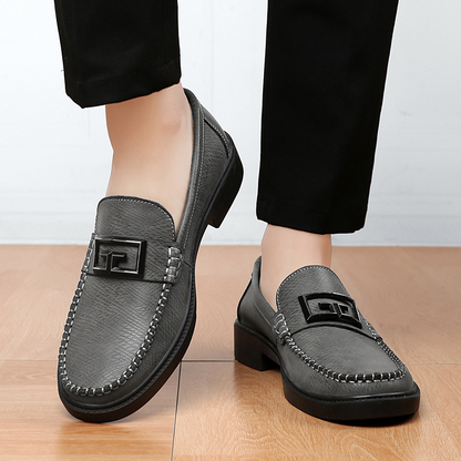 Black men's classic loafers, easy slip-on design for comfortable and fashionable everyday wear.