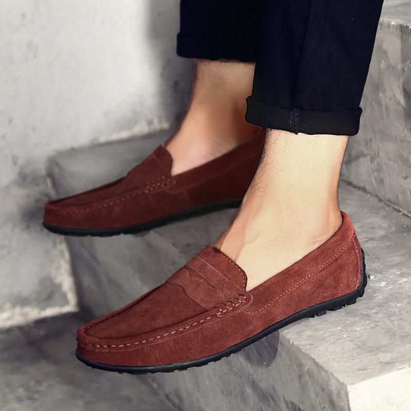 Casual men's slip-on loafers, perfect for everyday comfort and laid-back style.