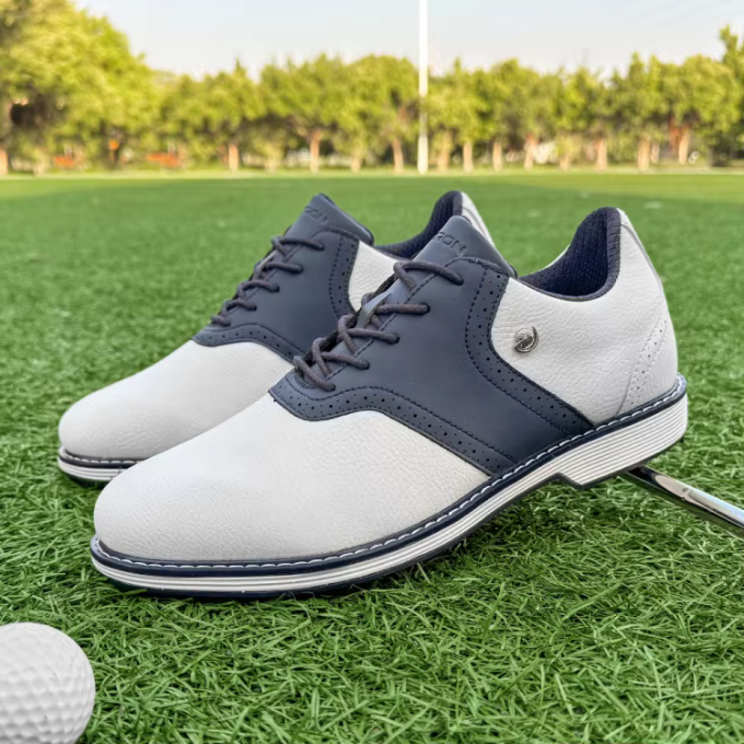 Fairway Classic men's leather golf shoes, spiked, ensuring superb all-weather traction.