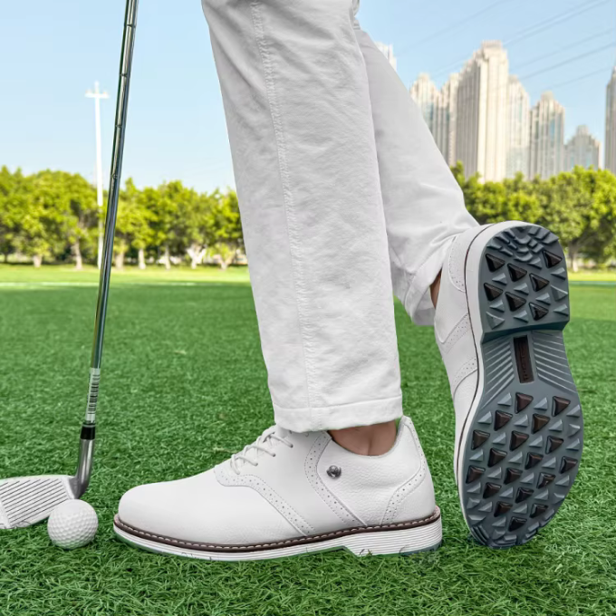 Men's Fairway Classic spiked golf shoes, premium leather, offering superior grip & comfort.