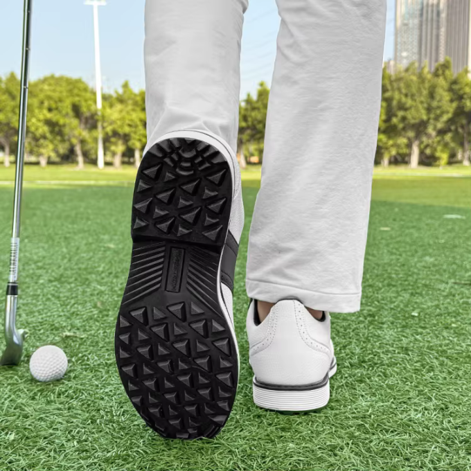 Classic men's spiked golf footwear, durable leather, providing optimal fairway grip and comfort.