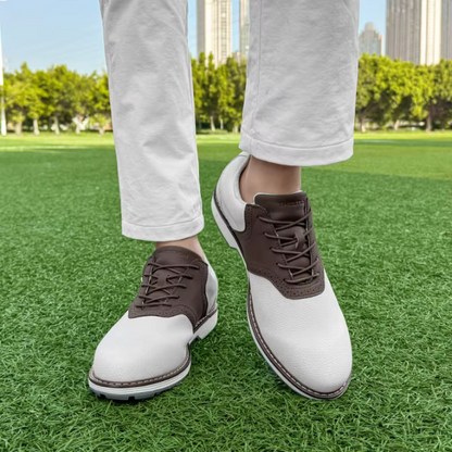 Fairway Classic men's spiked golf shoes, durable leather, designed for comfort and optimal grip.