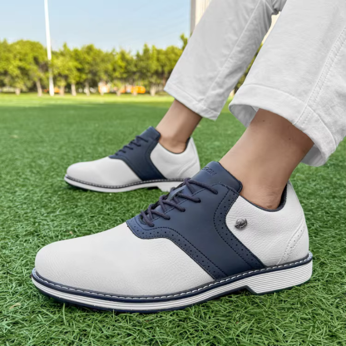 Men's Fairway Classic golf shoes, leather upper, spiked sole for excellent all-weather grip.
