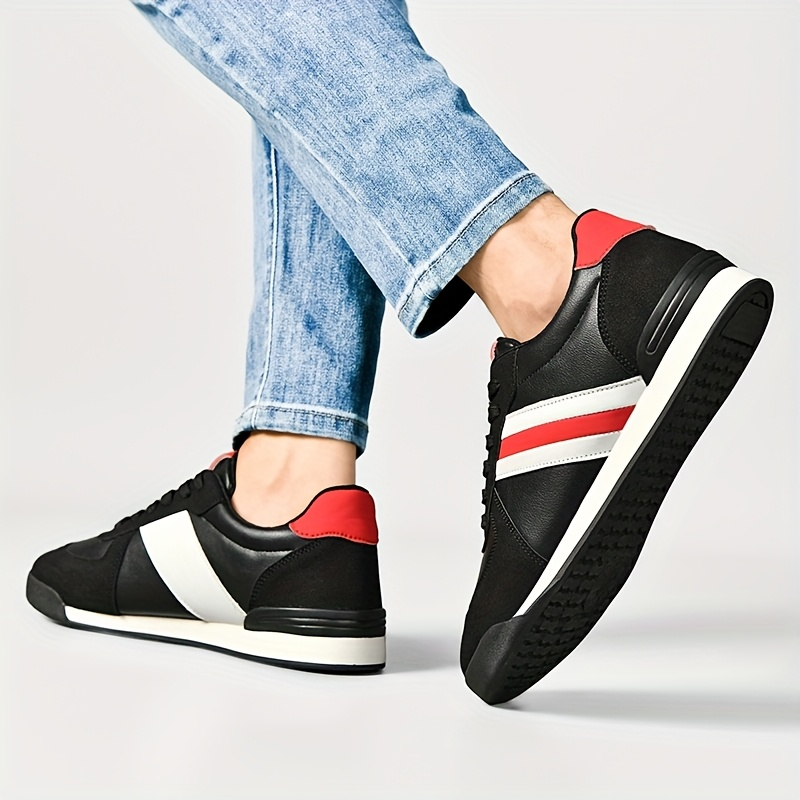 Everyday comfort: men's classic striped sneakers with a retro athletic design.