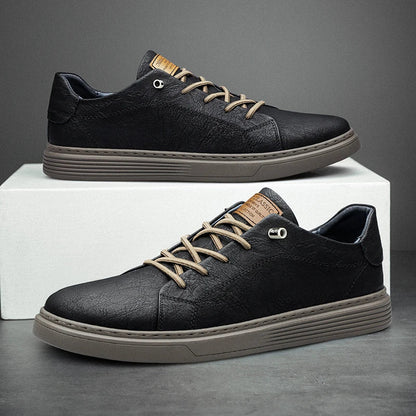 Stylish men's casual lace-up sneakers, perfect for everyday fashion and comfortable walking footwear. Classic design.