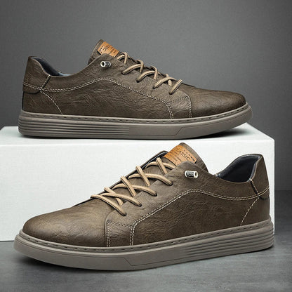 Comfortable men's everyday sneakers, ideal for daily wear and durable walking. Classic lace-up casual shoes for men.