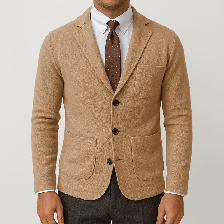 Men's classic tailored blazer, ideal for business or formal events. Stylish single-breasted outerwear.