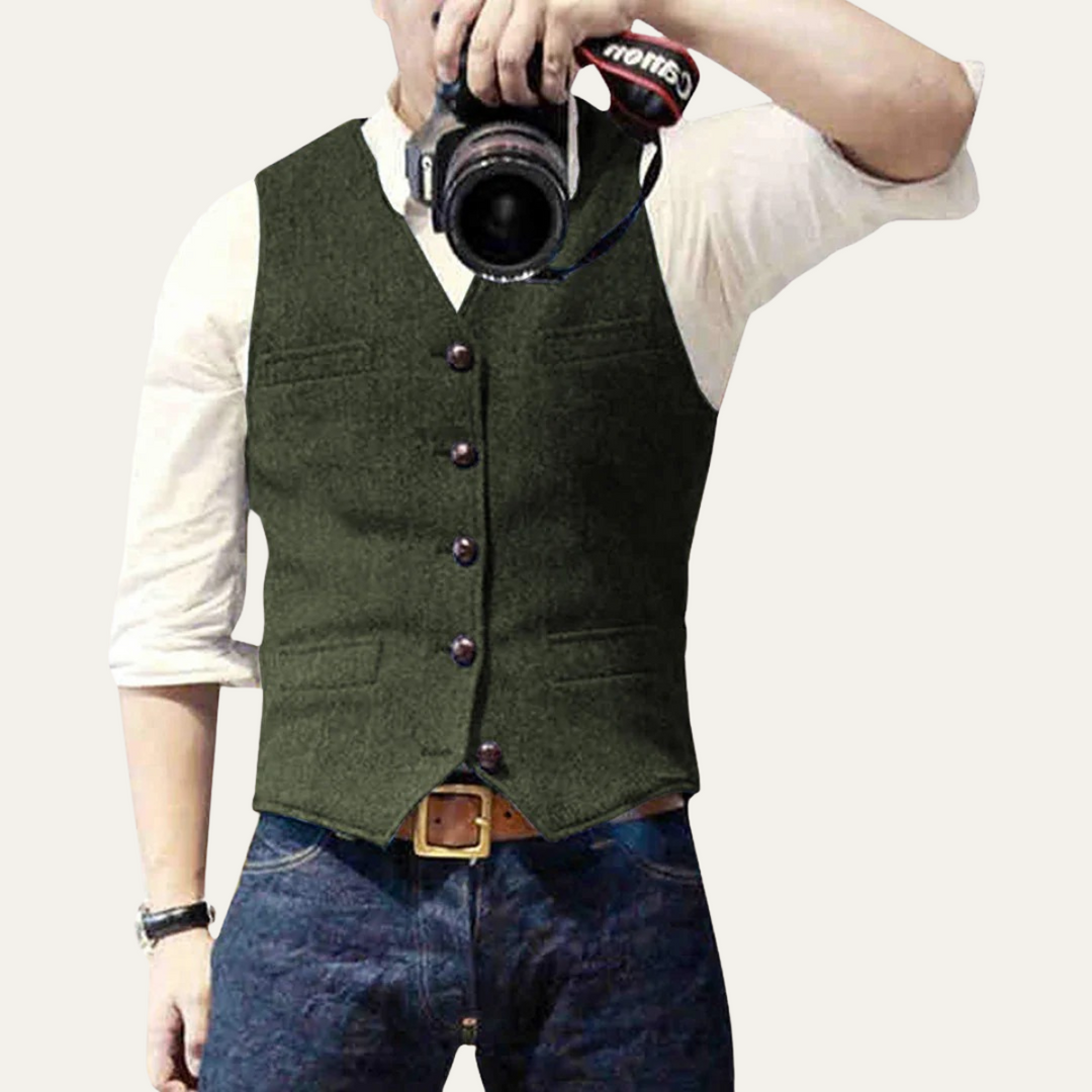 Formal men's tailored waistcoat, ideal for evening wear. This button-up vest elevates any sophisticated outfit.