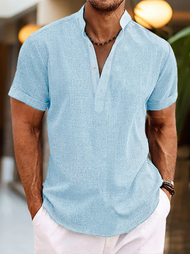 Comfortable men's short-sleeve V-neck polo, ideal for a versatile casual style.