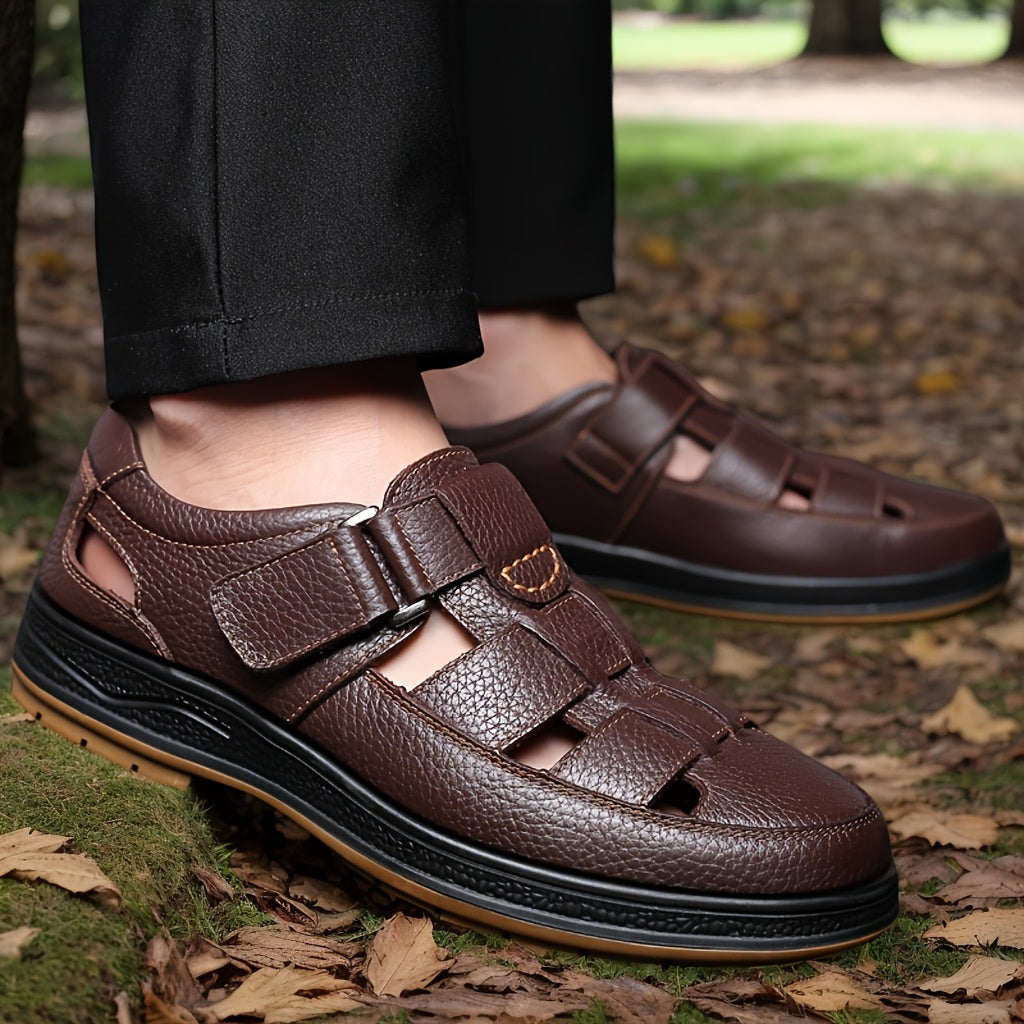 Comfortable men's closed-toe summer sandals, perfect for casual wear, walking, and beach activities.