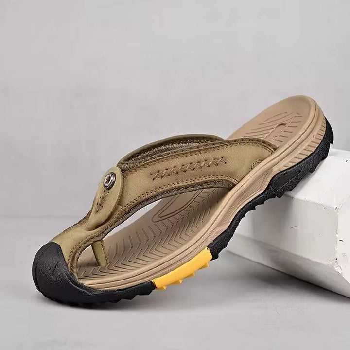 Casual men's comfort sandals, closed toe, non-slip, water resistant, suitable for daily outdoor wear.