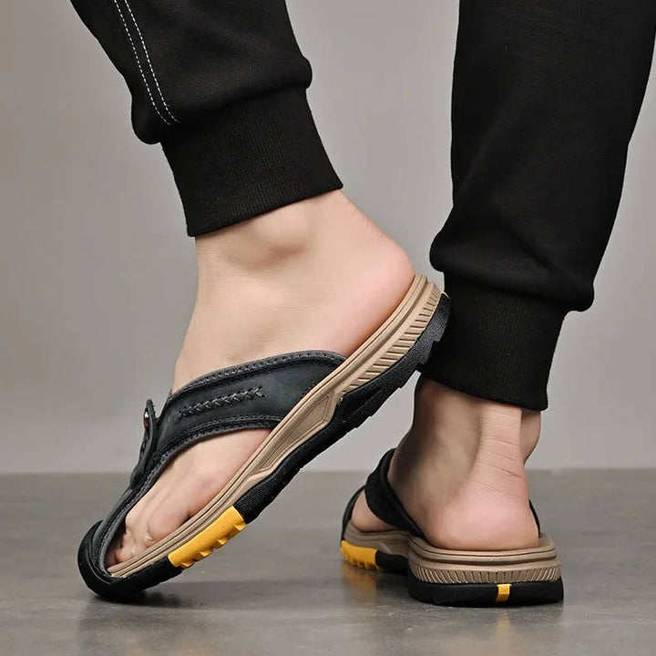 Active men's closed toe outdoor sandals, water resistant, non-slip for casual & sporty use.