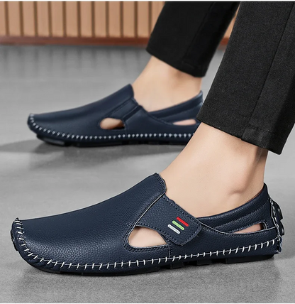 Summer men's sandals with adjustable strap, comfortable & durable for all-day walking.