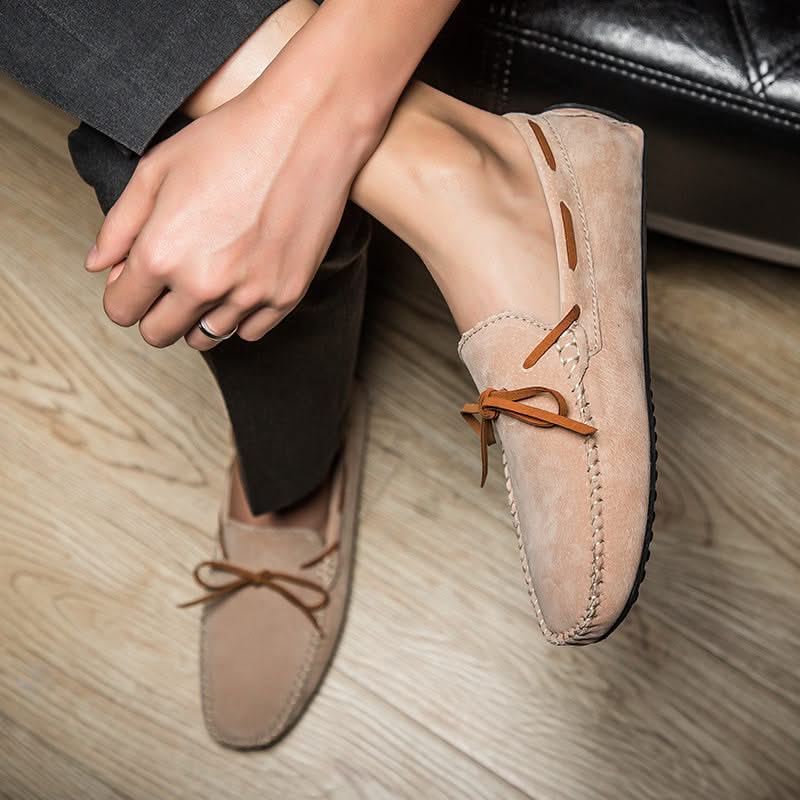 Green casual men's slip-on loafers, ideal for comfortable walking and daily wear.