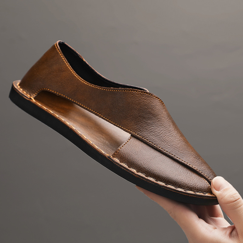 Men's walking sandals, showcasing supportive cross-strap system & flat sole.