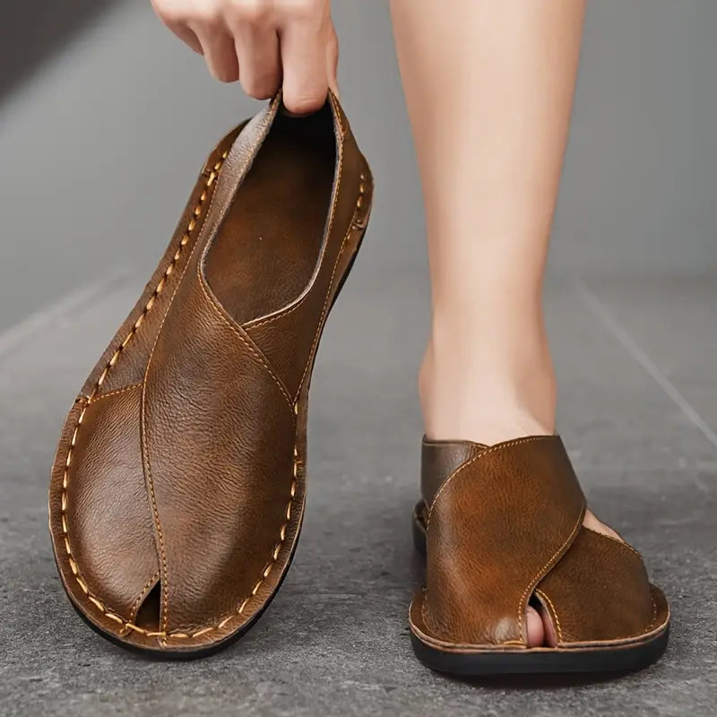 Men's comfortable cross-strap sandals, ideal casual footwear for everyday walking.