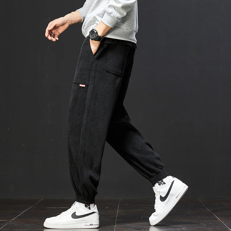 Versatile men's jogger pants for everyday wear, featuring a relaxed fit & athletic style. Ideal for active or casual use.