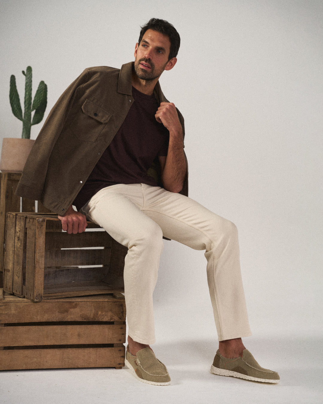 Gray men's canvas slip-on shoes, ideal for ultimate comfort and easy wear during daily activities.