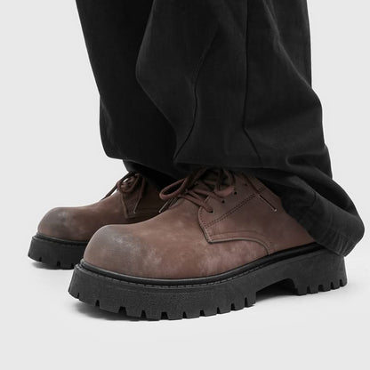 Stylish black thick-sole men's derby shoes for modern streetwear fashion & everyday comfort.