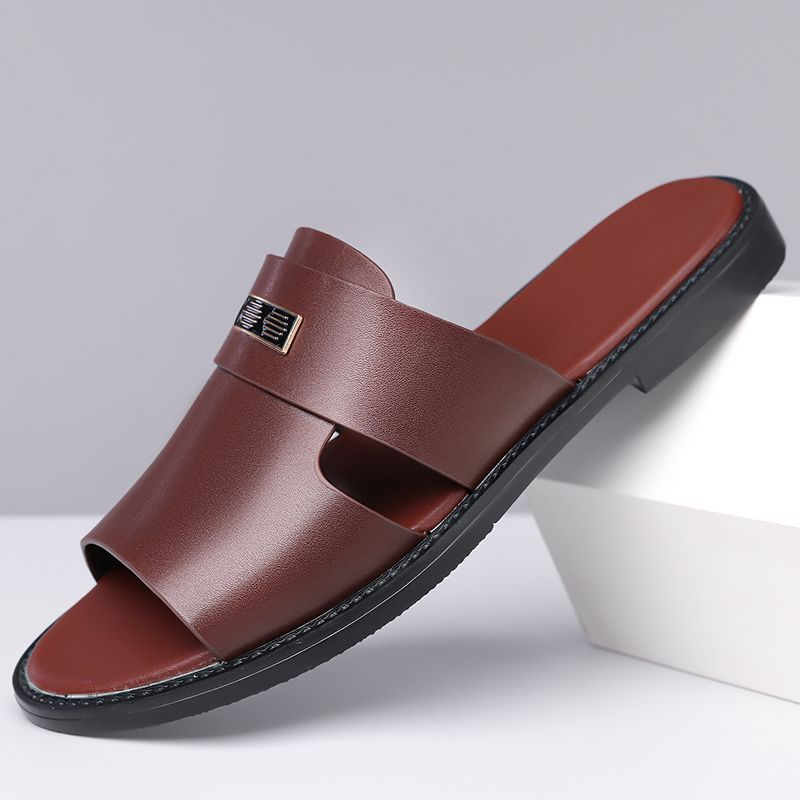 Men's comfortable walking sandals with foot support, perfect for casual everyday wear.