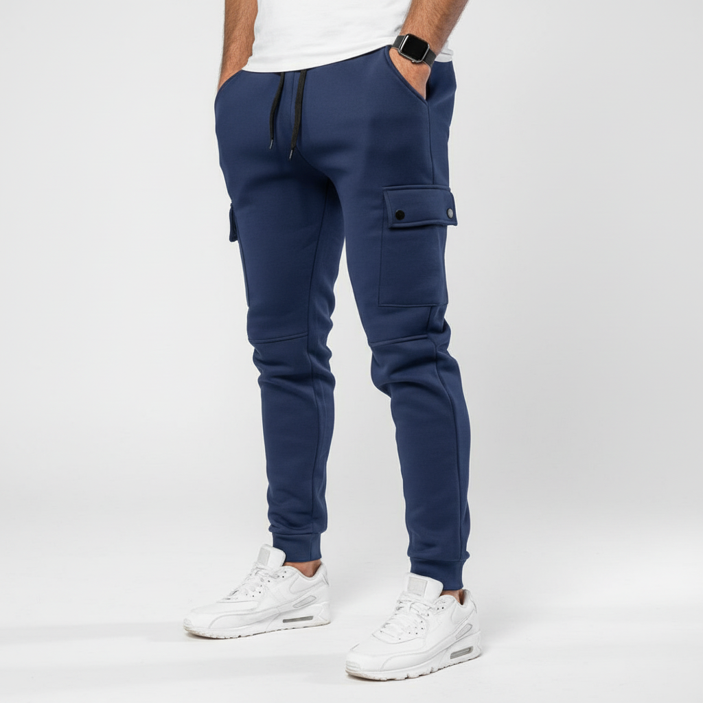 Versatile men's fashion: modern cropped jogger pants with pockets. Great for casual outfits, sports, & comfort.