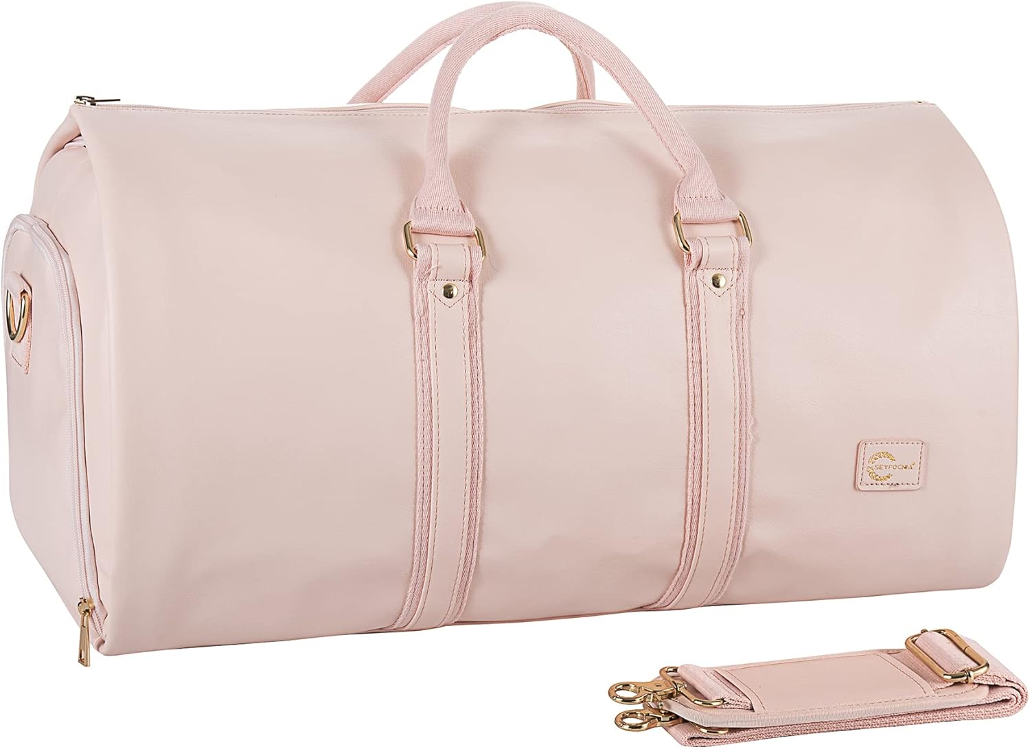 Detail of strong zipper on men's weekender duffel bag, ensuring secure travel & luggage organization.