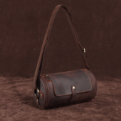Detail of strong buckle & flap closure on the men's Cooper genuine leather messenger bag.