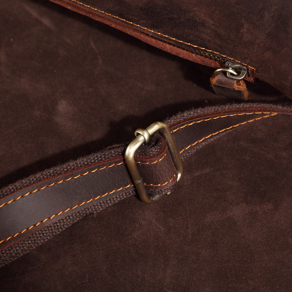 Adjustable shoulder strap of the Cooper men's genuine leather crossbody bag, built for comfort.