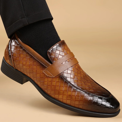 Comfortable men's Corté woven slip-on loafers on foot, ideal for everyday casual wear.