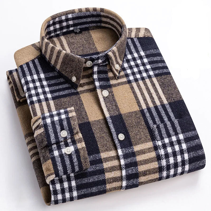 Stylish men's flannel shirt, long sleeve button down, ideal for casual, warm and comfortable everyday outfits.