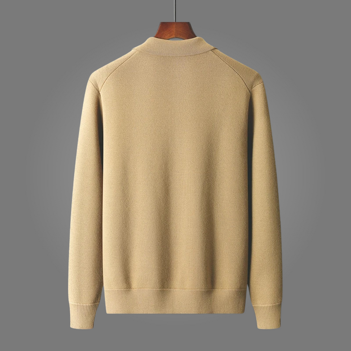 Soft, warm men's long-sleeve cardigan sweater, perfect for comfortable layering & elegant casual autumn fashion.