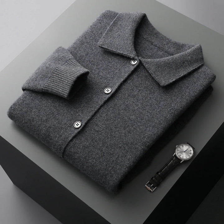 Warm & soft men's long-sleeve cardigan sweater, ideal for cozy autumn layering or comfortable casual winter wear.
