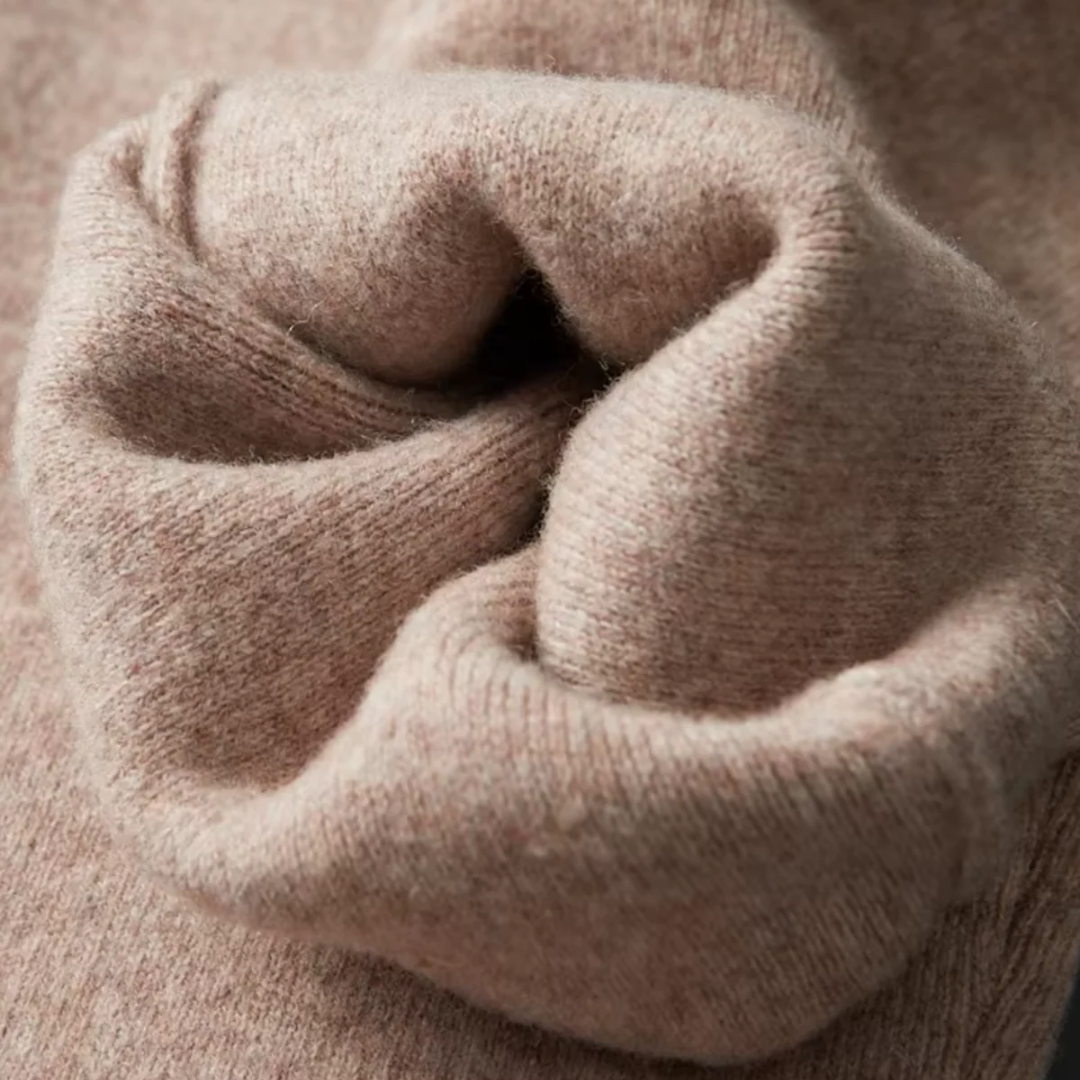 Versatile men's homewear set: a soft zip-up sweater & matching drawstring lounge pants for comfort.