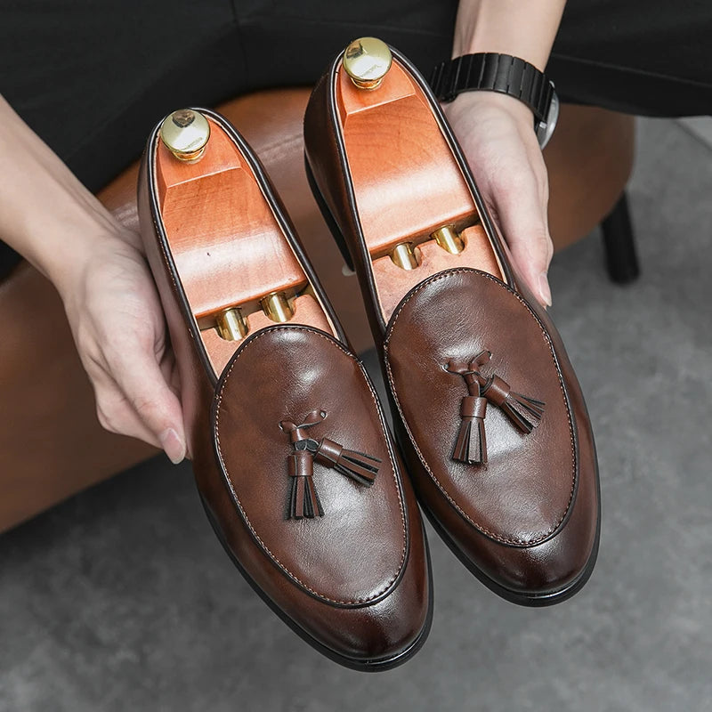 High-quality men's tassel loafers, durable and comfortable slip-on shoes for lasting style.