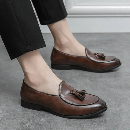 Easy slip-on men's tassel loafers, stylish and comfortable, essential for a refined look.