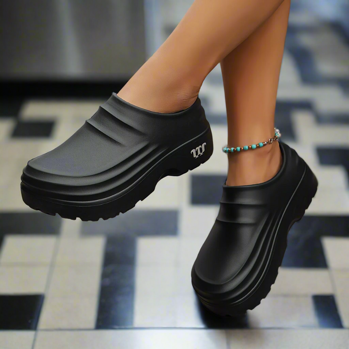 Robust men's chunky sole clogs, Douglas slip-on, providing supportive, comfortable footwear.