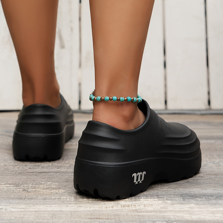 Men's casual clogs, Douglas slip-on with chunky sole for relaxed, comfortable wear.