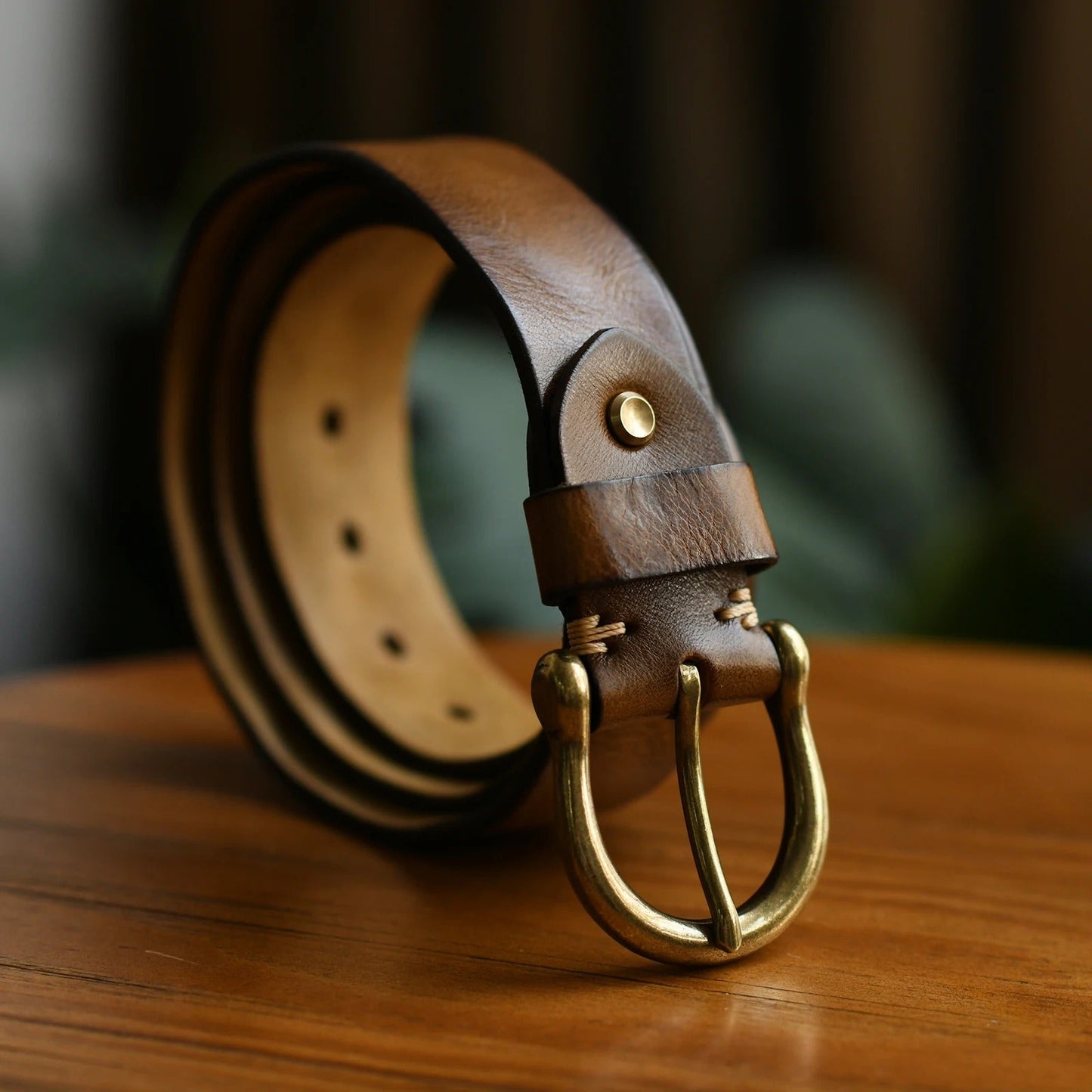 Classic men's genuine cowhide leather belt for dress or casual outfits. Strong, versatile accessory.